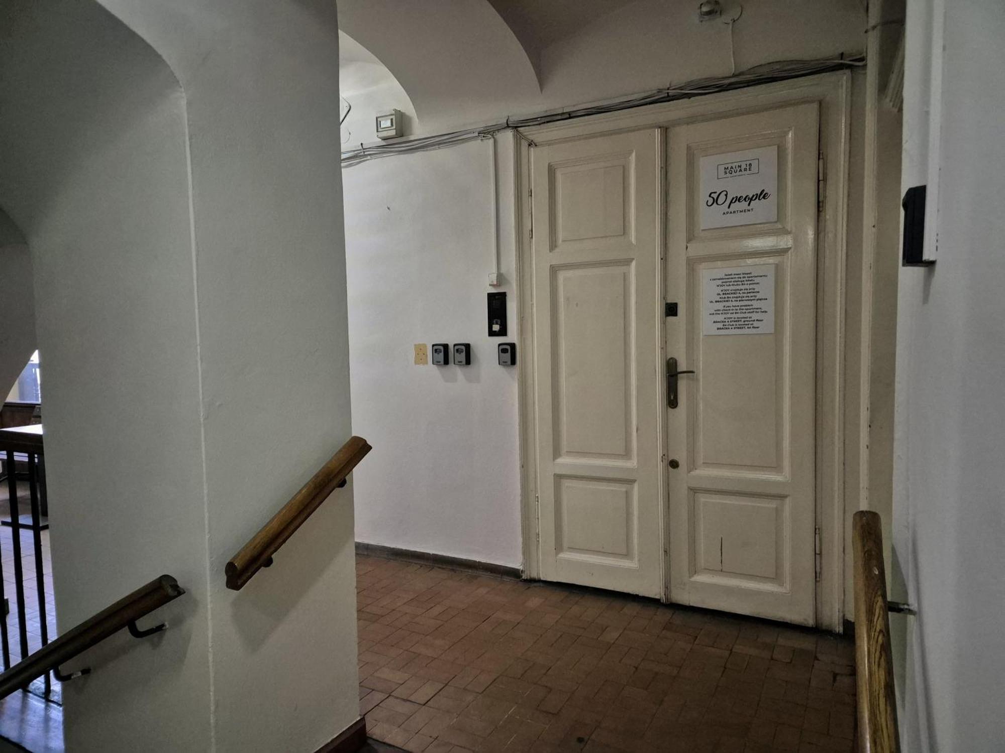 50 People Apartment 克拉科夫 外观 照片